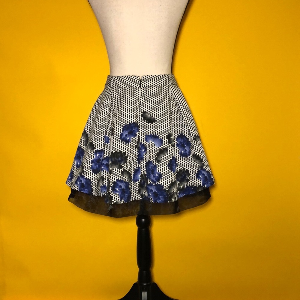 Express Back Zip Mini Skirt With Two Pockets - image 3